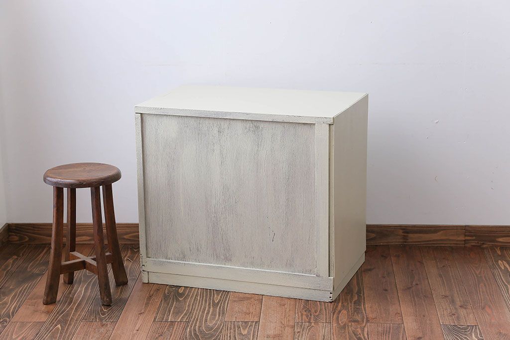 アンティーク家具　小物収納にぴったり!ペイントローチェスト(2)