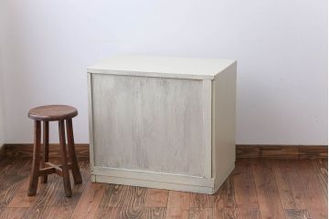 アンティーク家具　小物収納にぴったり!ペイントローチェスト(2)