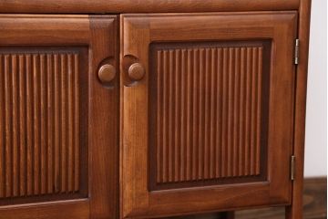 中古　カリモク　お洒落なサイドボード
