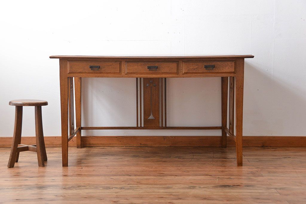 アンティーク家具　大正ロマン　透かし彫りがおしゃれな大きな平机