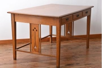 アンティーク家具　大正ロマン　透かし彫りがおしゃれな大きな平机