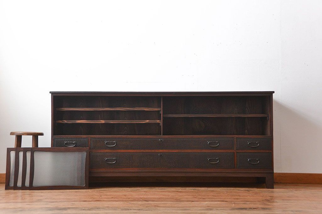 アンティーク家具　アンティーク　お洒落な脚付きローボード