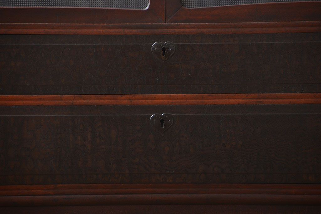 アンティーク家具　アンティーク　お洒落な脚付きローボード