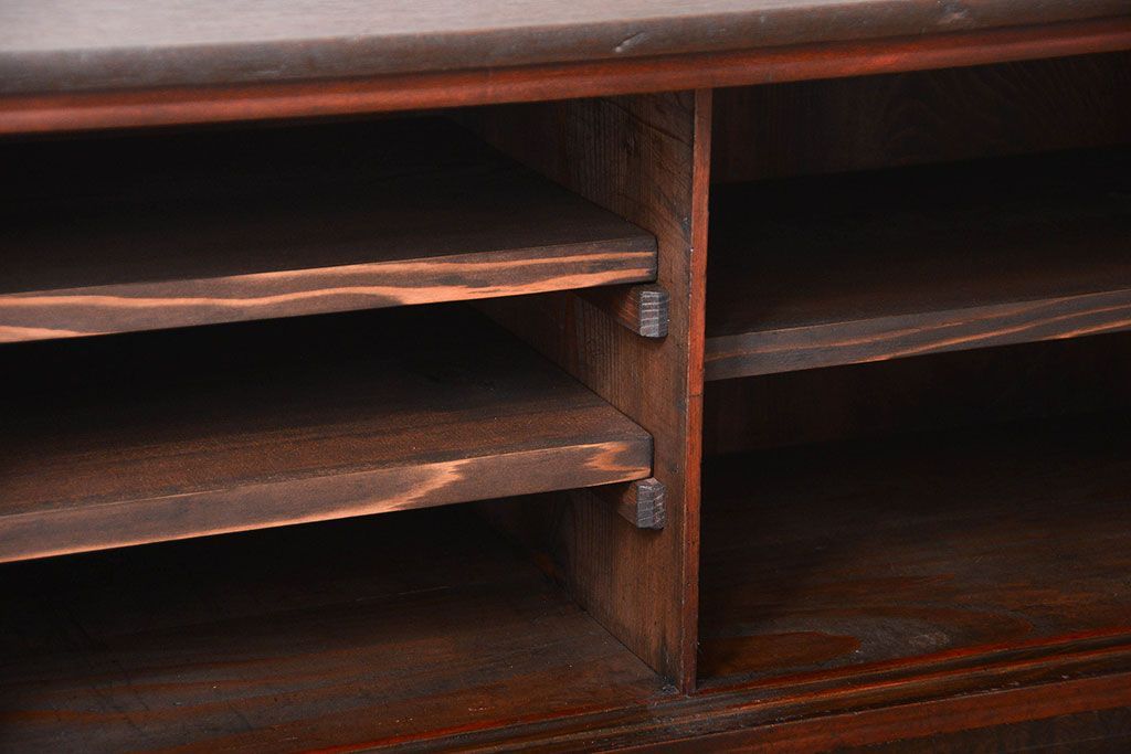 アンティーク家具　アンティーク　お洒落な脚付きローボード