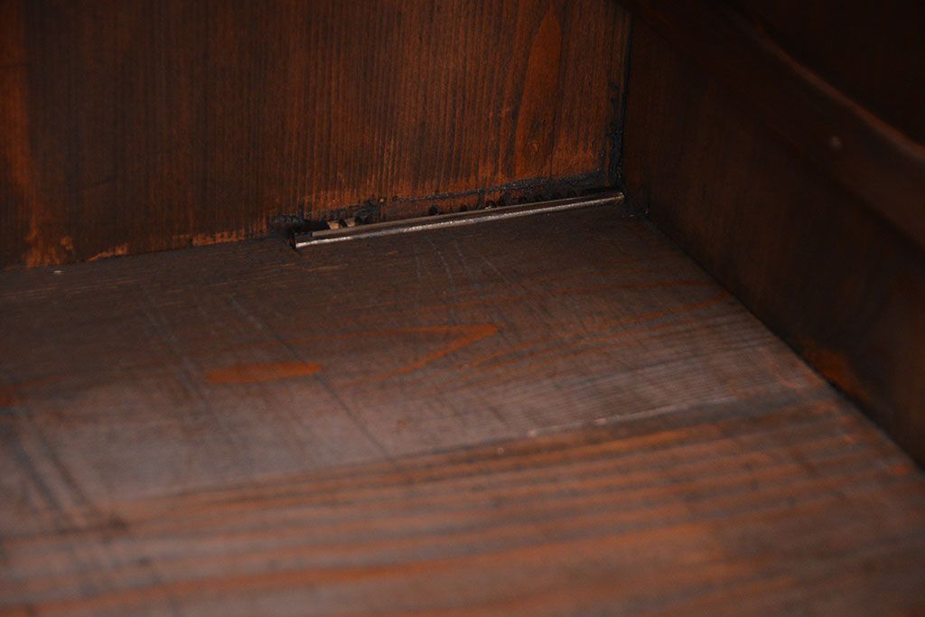 アンティーク家具　アンティーク　お洒落な脚付きローボード