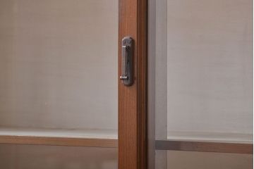アンティーク家具　アンティーク　大きなガラス引き戸収納棚