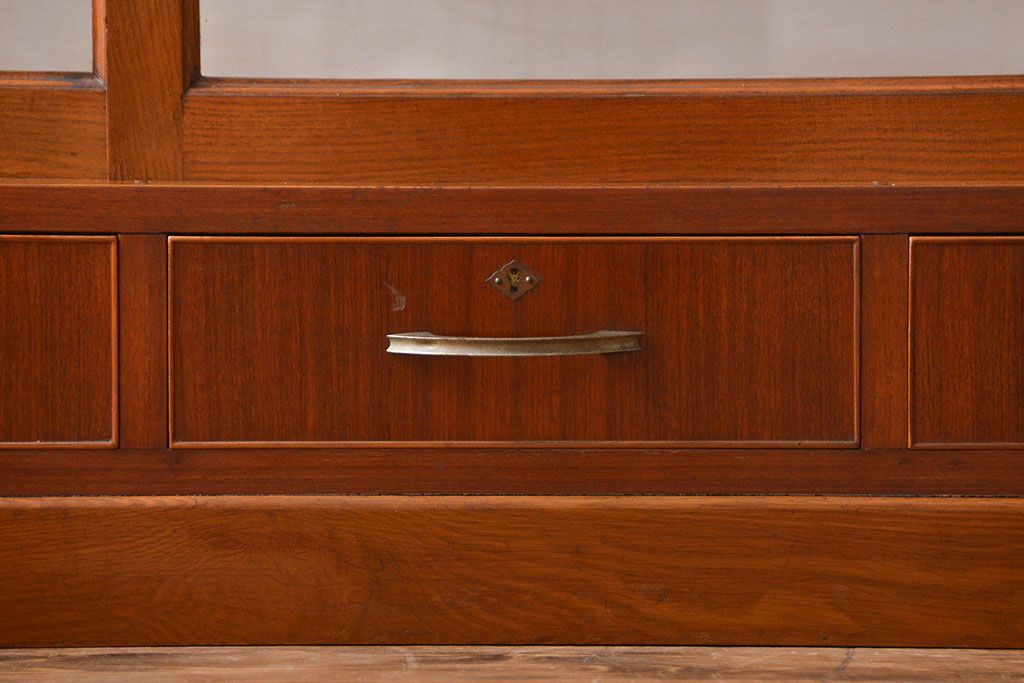 アンティーク家具　アンティーク　大きなガラス引き戸収納棚