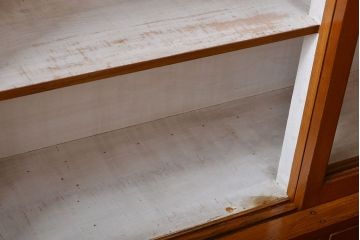 アンティーク家具　アンティーク　大きなガラス引き戸収納棚