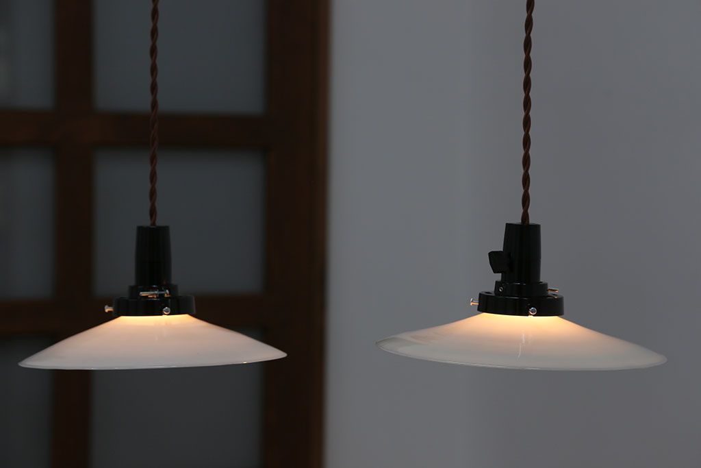 昭和レトロ　シンプルなガラス平笠照明2個セット(1)