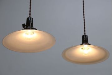 昭和レトロ　シンプルなガラス平笠照明2個セット(1)