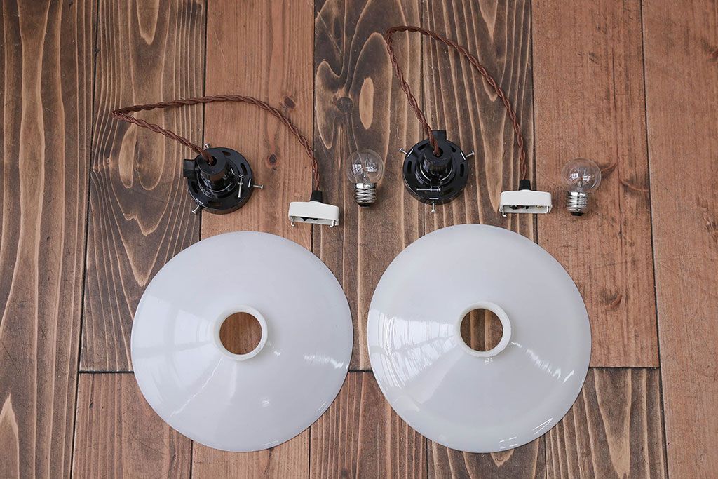 昭和レトロ　シンプルなガラス平笠照明2個セット(1)