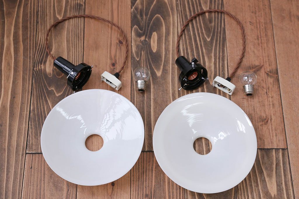 昭和レトロ　シンプルなガラス平笠照明2個セット(1)