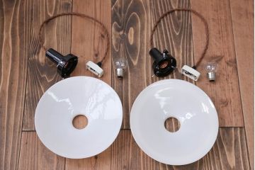 昭和レトロ　シンプルなガラス平笠照明2個セット(1)