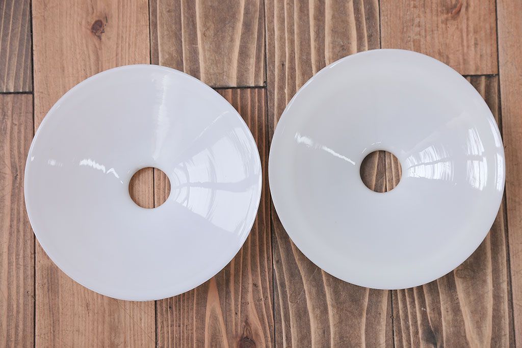 昭和レトロ　シンプルなガラス平笠照明2個セット(1)