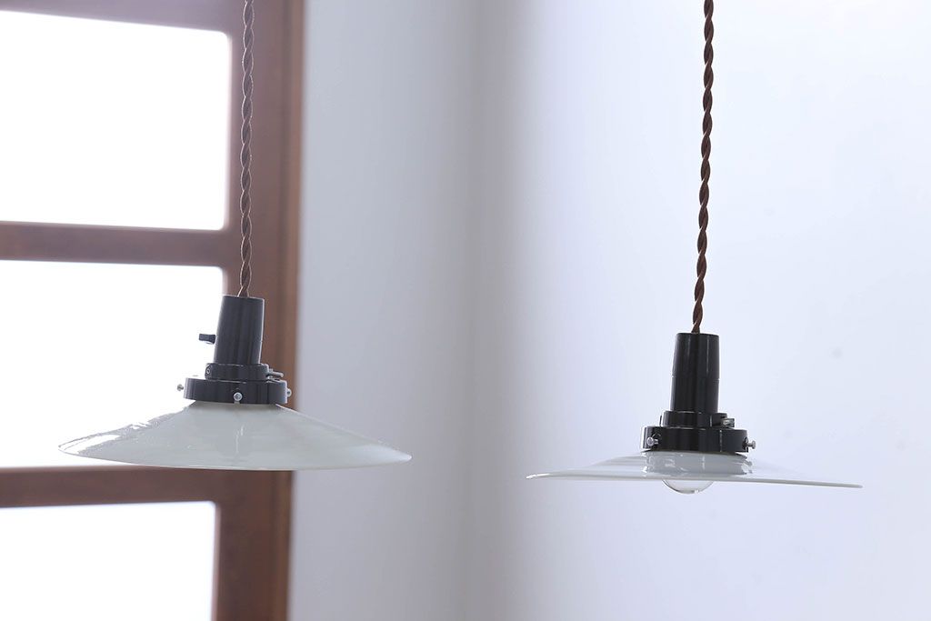 昭和レトロ　シンプルなガラス平笠照明2個セット(2)