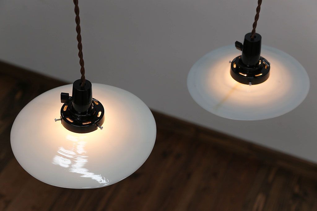 昭和レトロ　シンプルなガラス平笠照明2個セット(2)