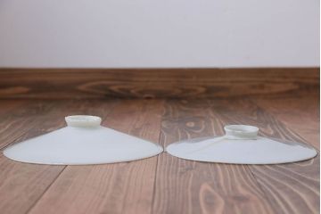 昭和レトロ　シンプルなガラス平笠照明2個セット(2)