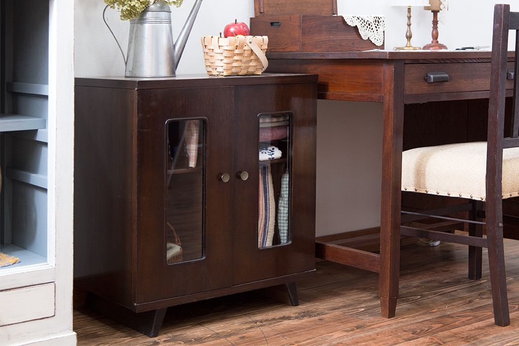 レトロ家具　アンティーク　レトロで小さな脚付き書類ケース