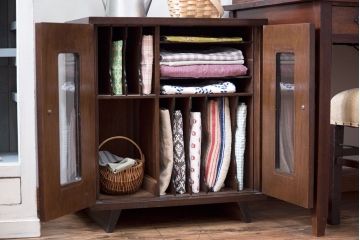 レトロ家具　アンティーク　レトロで小さな脚付き書類ケース