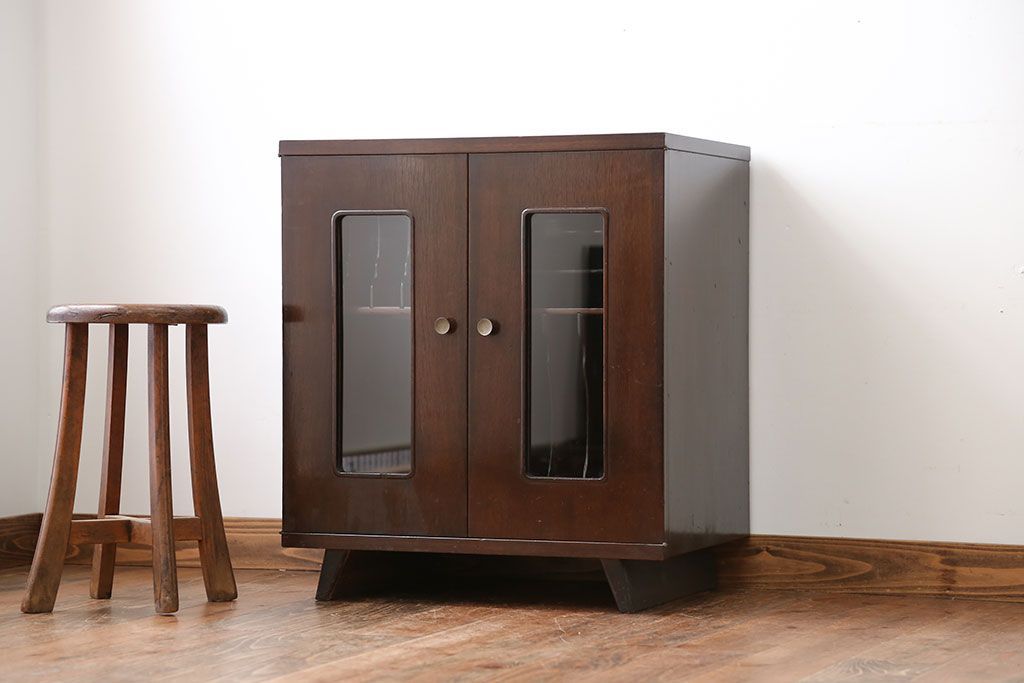 レトロ家具　アンティーク　レトロで小さな脚付き書類ケース