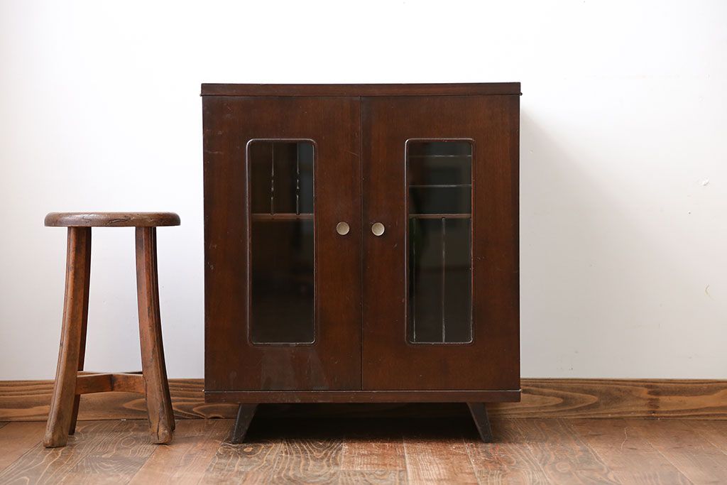 レトロ家具　アンティーク　レトロで小さな脚付き書類ケース