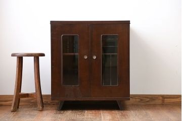 レトロ家具　アンティーク　レトロで小さな脚付き書類ケース