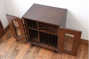 レトロ家具　アンティーク　レトロで小さな脚付き書類ケース