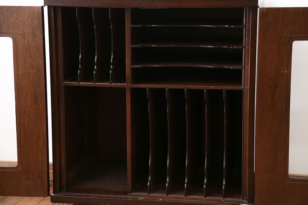 レトロ家具　アンティーク　レトロで小さな脚付き書類ケース