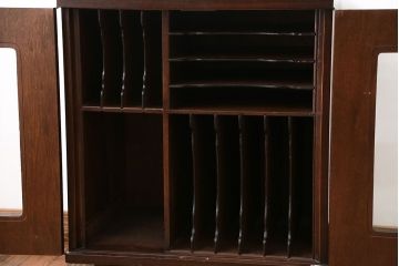 レトロ家具　アンティーク　レトロで小さな脚付き書類ケース