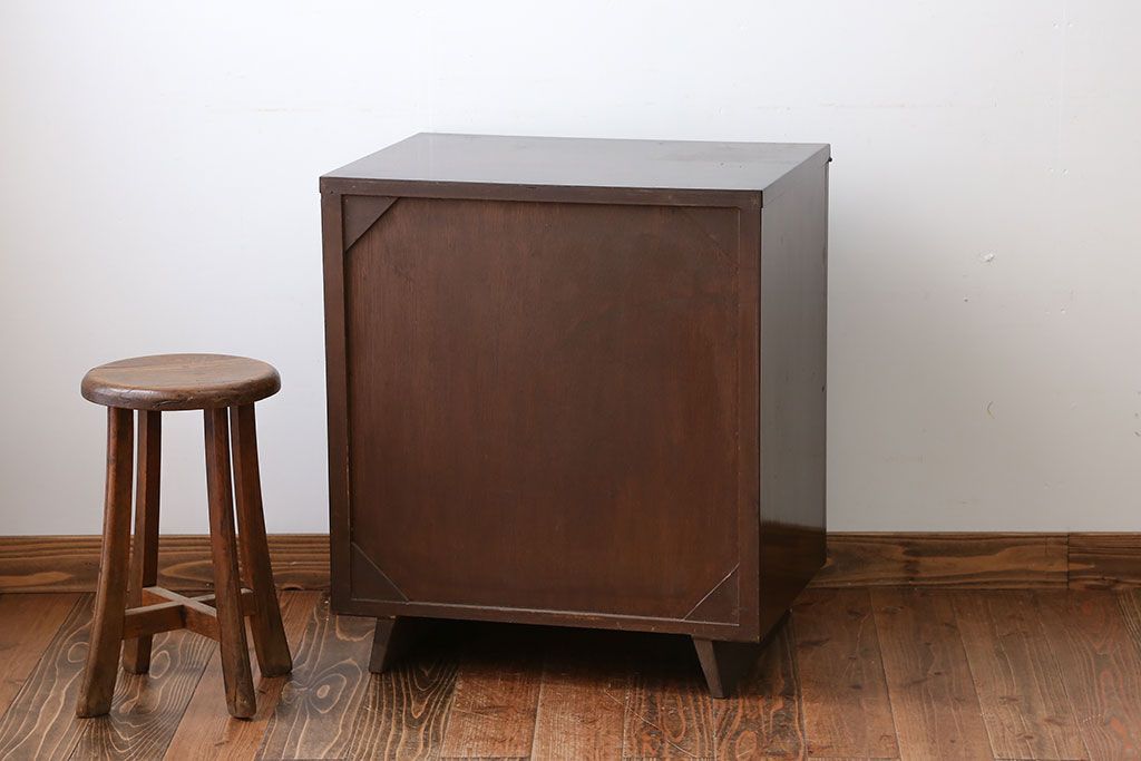 レトロ家具　アンティーク　レトロで小さな脚付き書類ケース