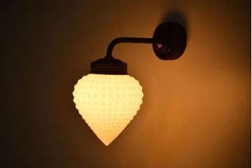 アンティーク　お洒落なフォルムのガラス壁掛け照明