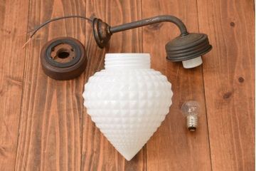アンティーク　お洒落なフォルムのガラス壁掛け照明