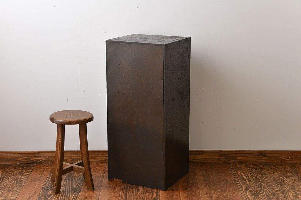 アンティーク家具　古民具・骨董　ネームプレート付き縦型小引き出し(1)