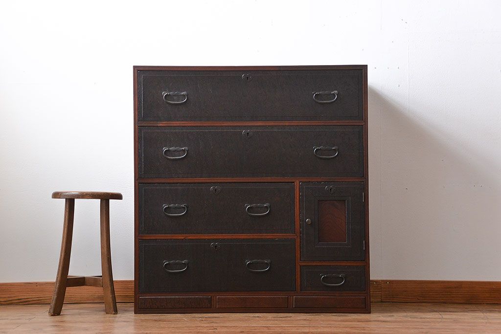 アンティーク家具　アンティーク　玉杢の美しいチェスト(2)