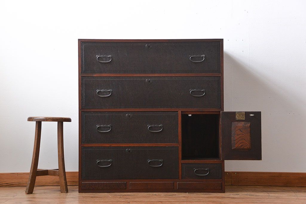 アンティーク家具　アンティーク　玉杢の美しいチェスト(2)