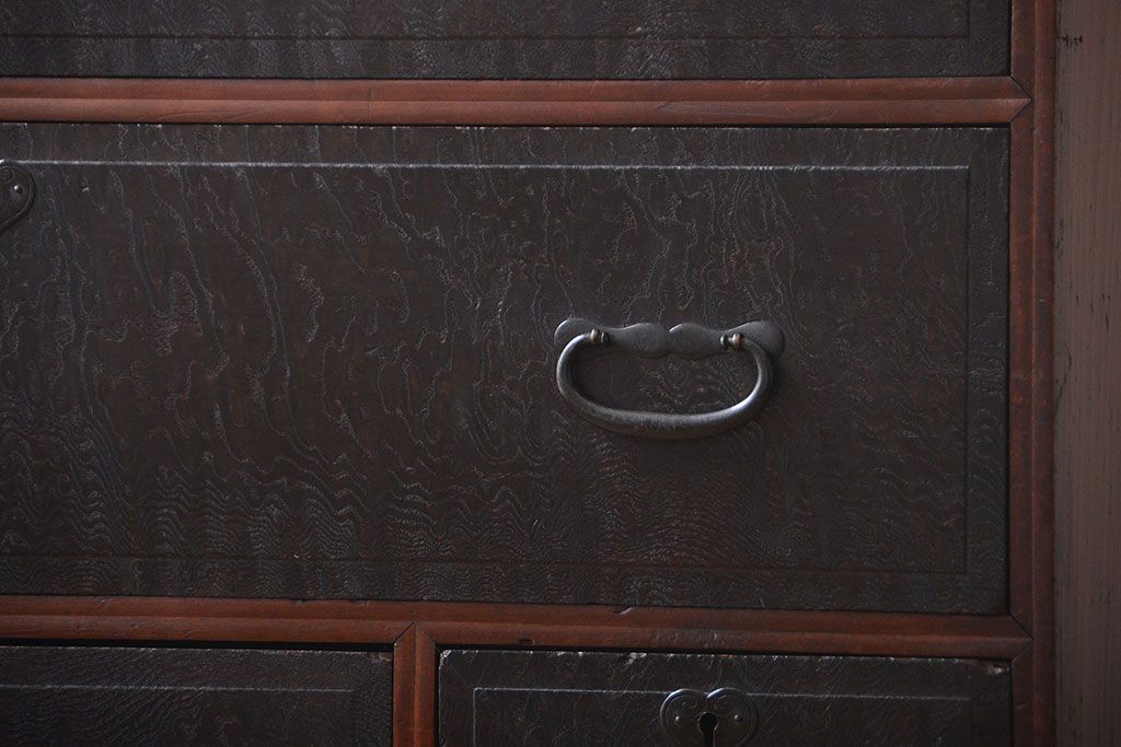 アンティーク家具　アンティーク　玉杢の美しいチェスト(2)