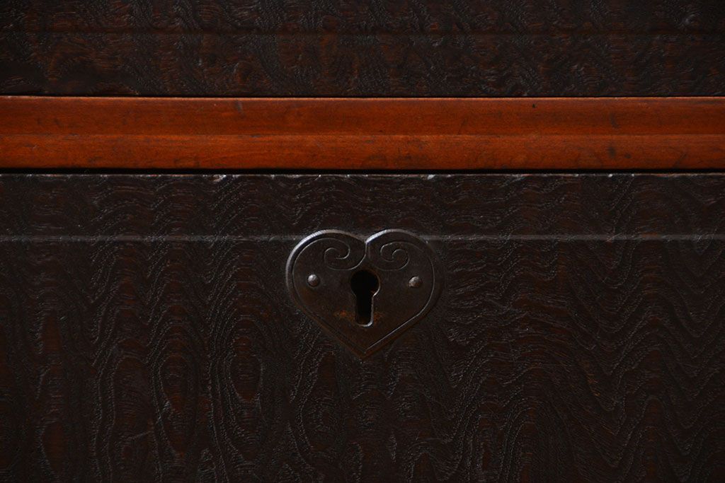 アンティーク家具　アンティーク　玉杢の美しいチェスト(2)