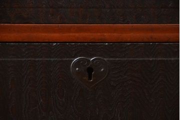 アンティーク家具　アンティーク　玉杢の美しいチェスト(2)