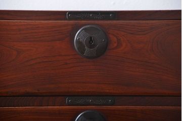 アンティーク家具　古民具・骨董　前面欅材の上品な仙台箪笥