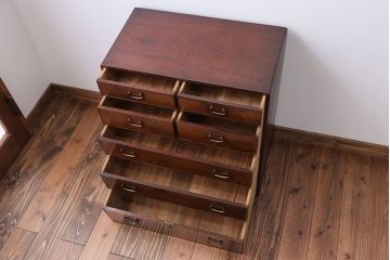 アンティーク家具　アンティーク　前面桑材の小さな古いチェスト