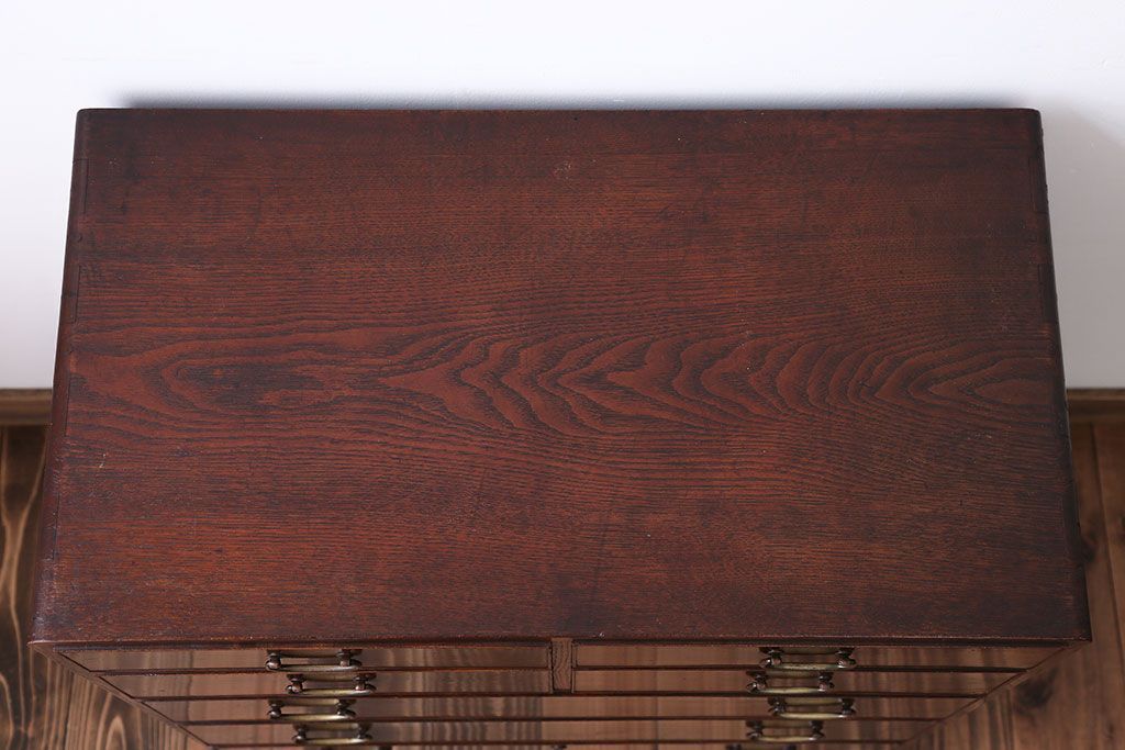 アンティーク家具　アンティーク　前面桑材の小さな古いチェスト