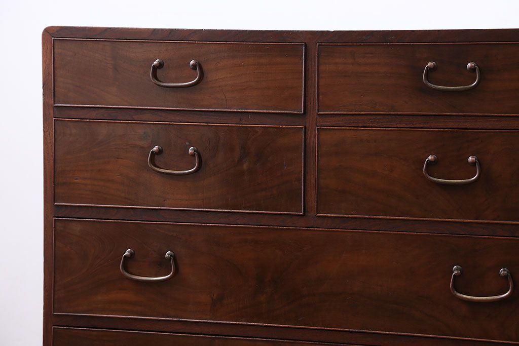 アンティーク家具　アンティーク　前面桑材の小さな古いチェスト