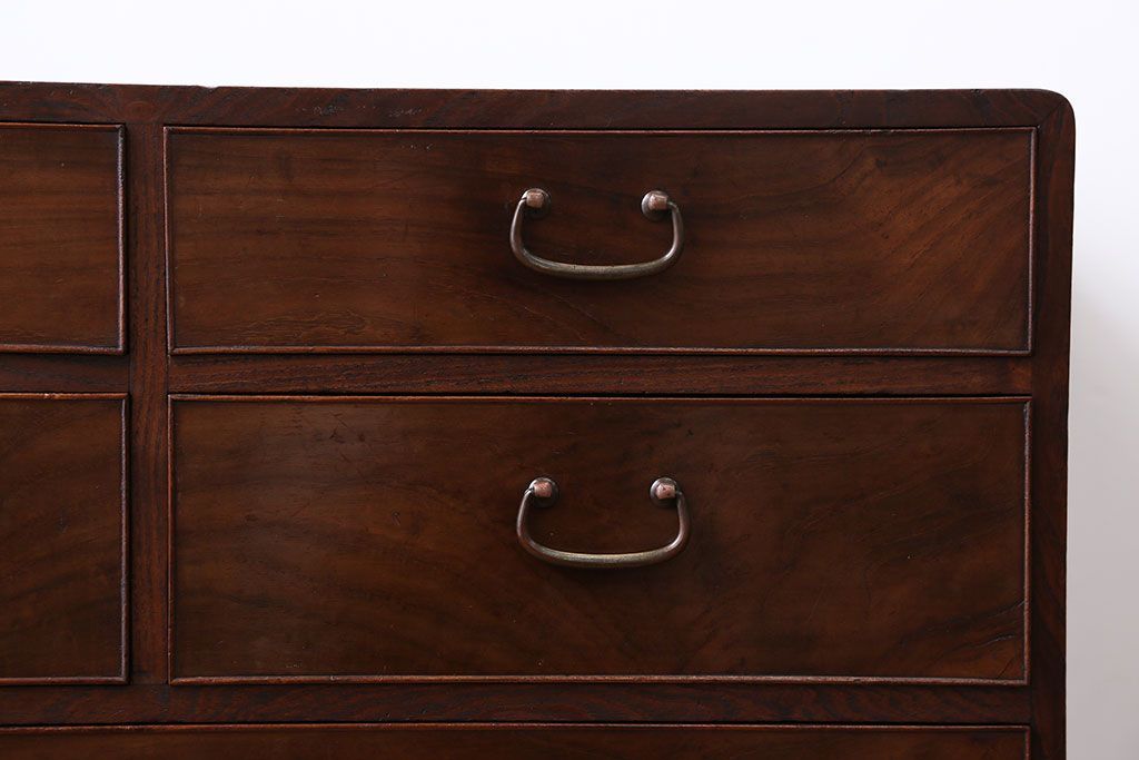 アンティーク家具　アンティーク　前面桑材の小さな古いチェスト