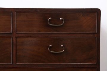 アンティーク家具　アンティーク　前面桑材の小さな古いチェスト