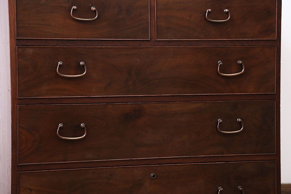 アンティーク家具　アンティーク　前面桑材の小さな古いチェスト