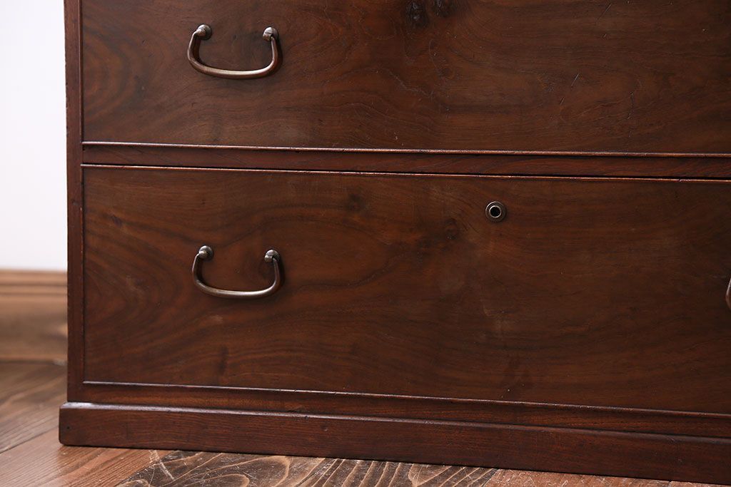 アンティーク家具　アンティーク　前面桑材の小さな古いチェスト