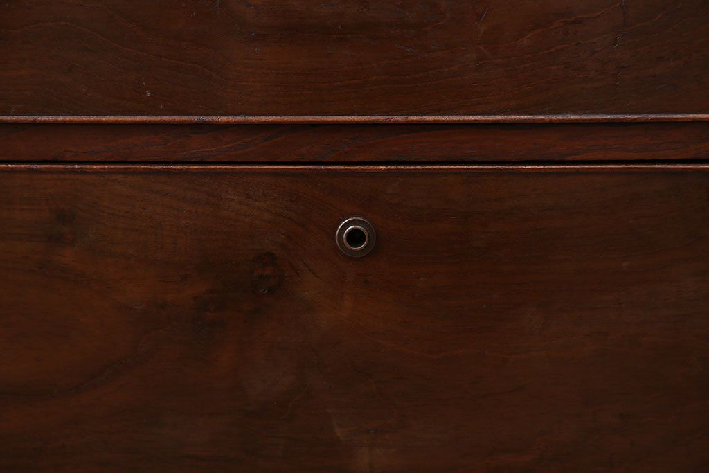 アンティーク家具　アンティーク　前面桑材の小さな古いチェスト