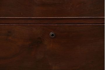 アンティーク家具　アンティーク　前面桑材の小さな古いチェスト