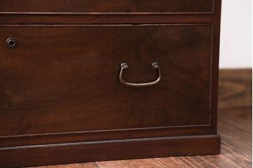 アンティーク家具　アンティーク　前面桑材の小さな古いチェスト