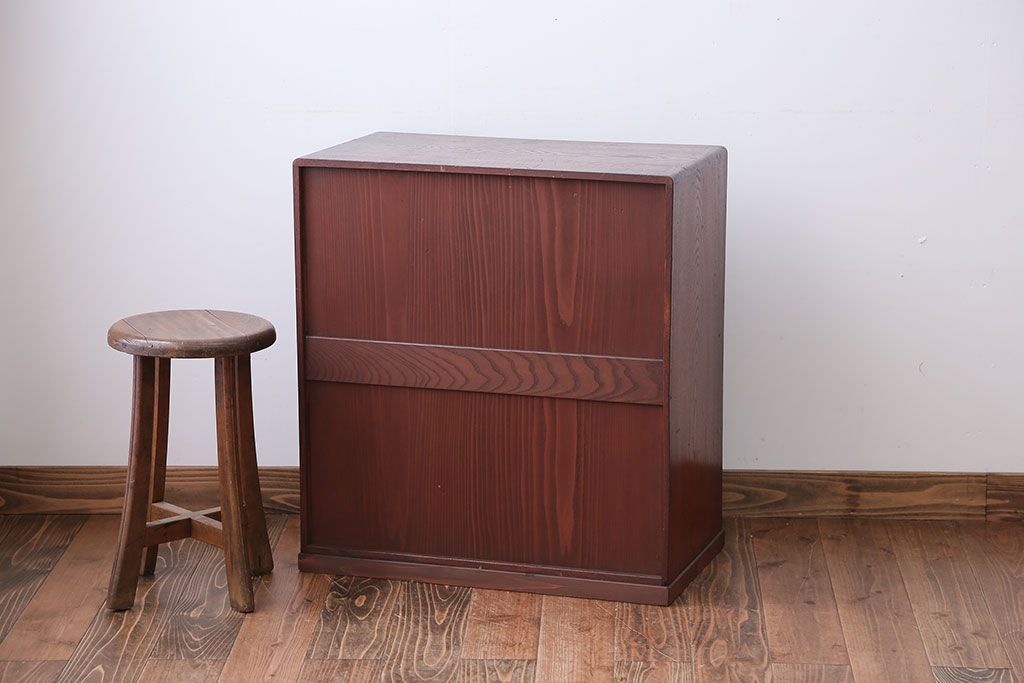 アンティーク家具　アンティーク　前面桑材の小さな古いチェスト